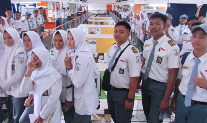 70 Siswa SMKN 1 Gantar Indramayu Mengunjungi Laboratorium Arsitektur UII