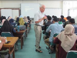 Kuliah Umum  FTSP UII, Konsep Disain Bangunan yang Kuat Hadirkan Prof.Andrew Charleson New Zaeland