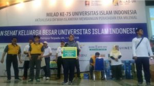 Milad Ke-75 UII, Elita Nurfitriyani Sulistyo Mendapatkan Hadiah Utama Ibadah Umroh