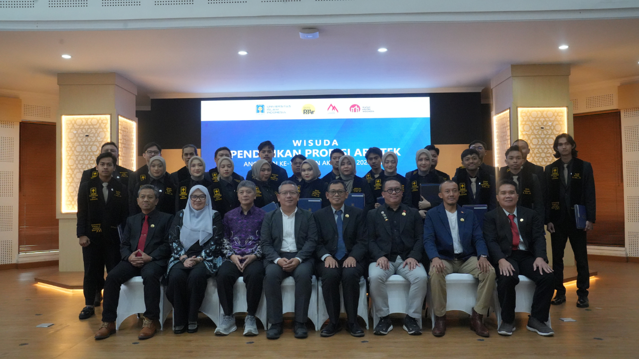 23 Arsitek Baru Dilantik, 17 Raih Predikat Cumlaude dalam Wisuda PendidiKan Profesi Arsitek UII